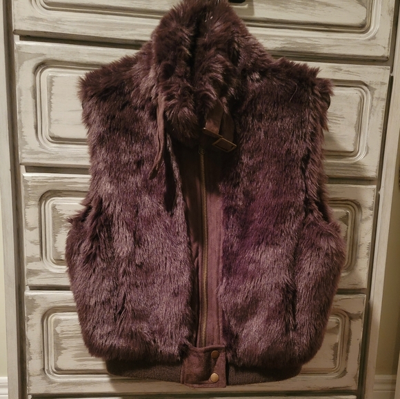 Faux Fur Vest - Picture 7 of 10